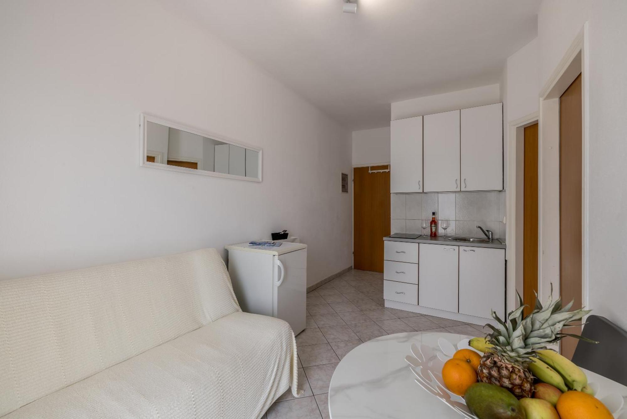 Mediterano Apartments Podstrana Eksteriør billede