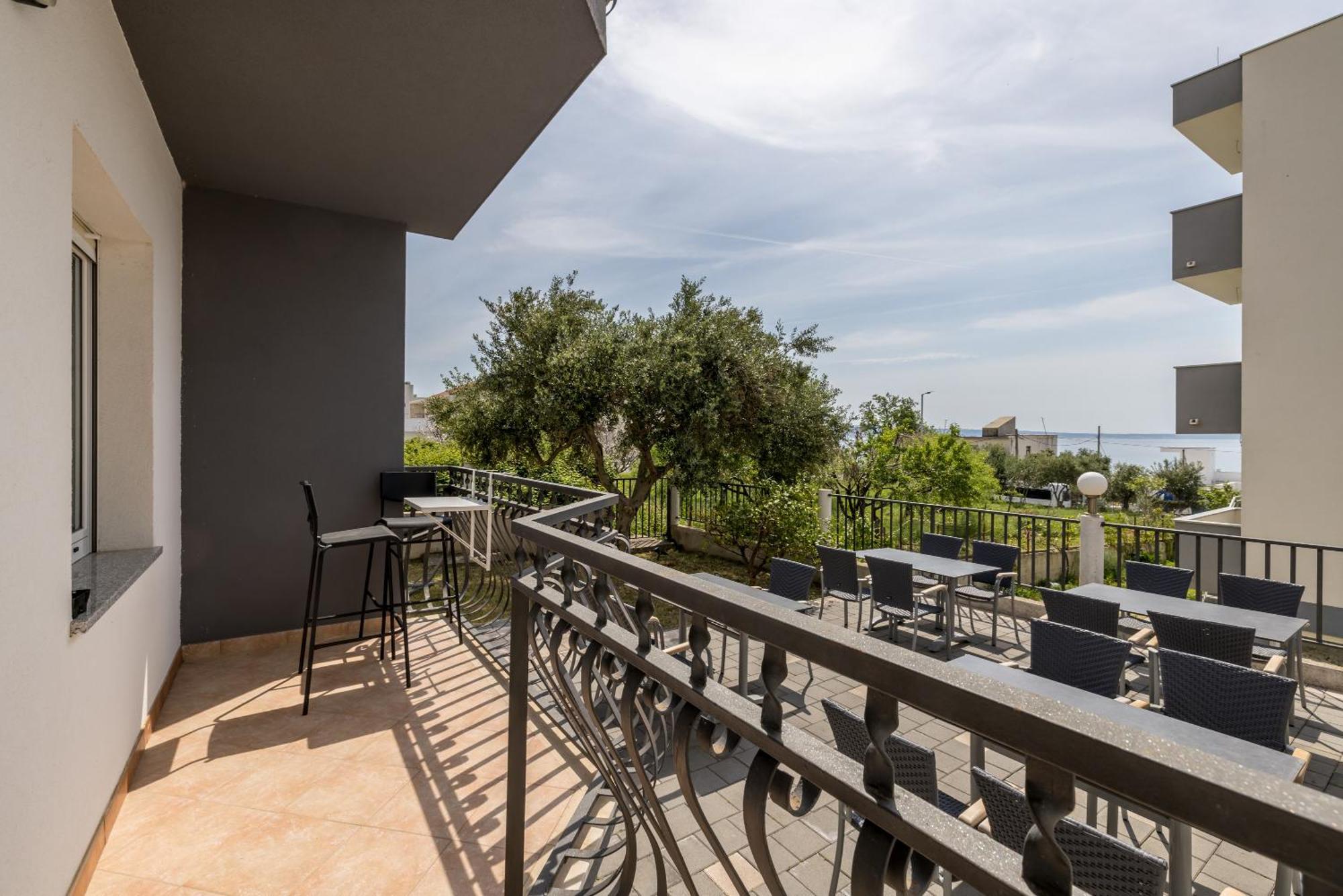 Mediterano Apartments Podstrana Eksteriør billede